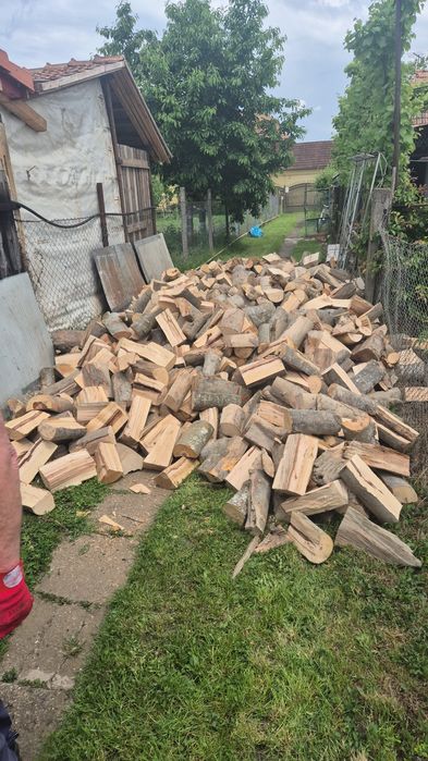 Vand lemne de foc bustean sau  tăiate si crepate la cerere!