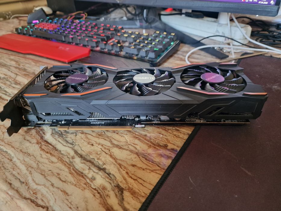 Видеокарта GTX gigabyte  1080 8 gb