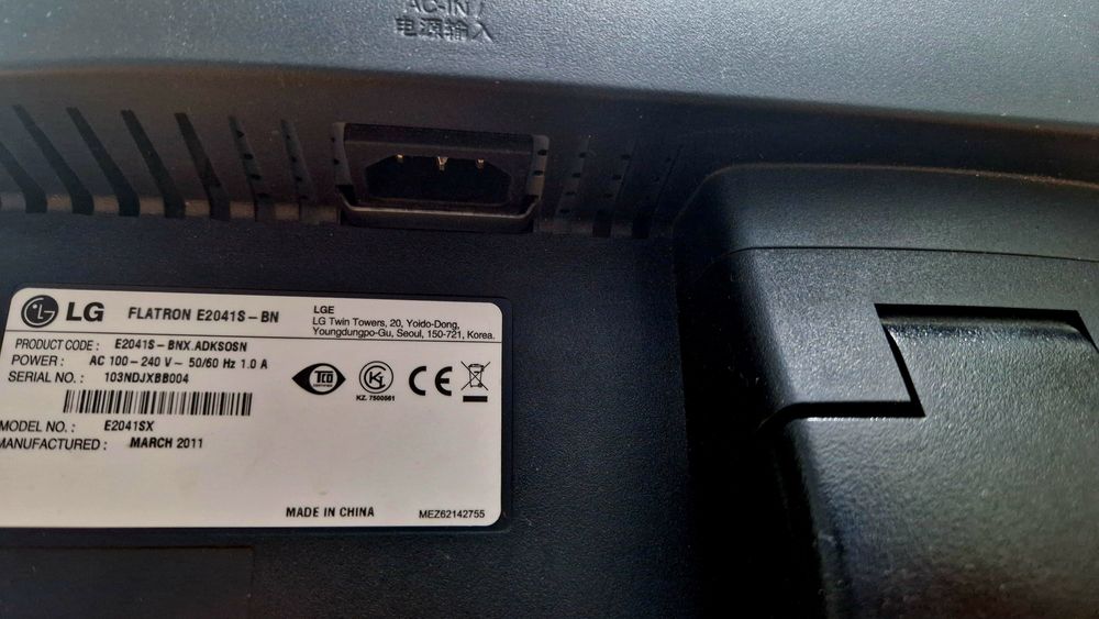 Монитор LG Flatron диагональ 20