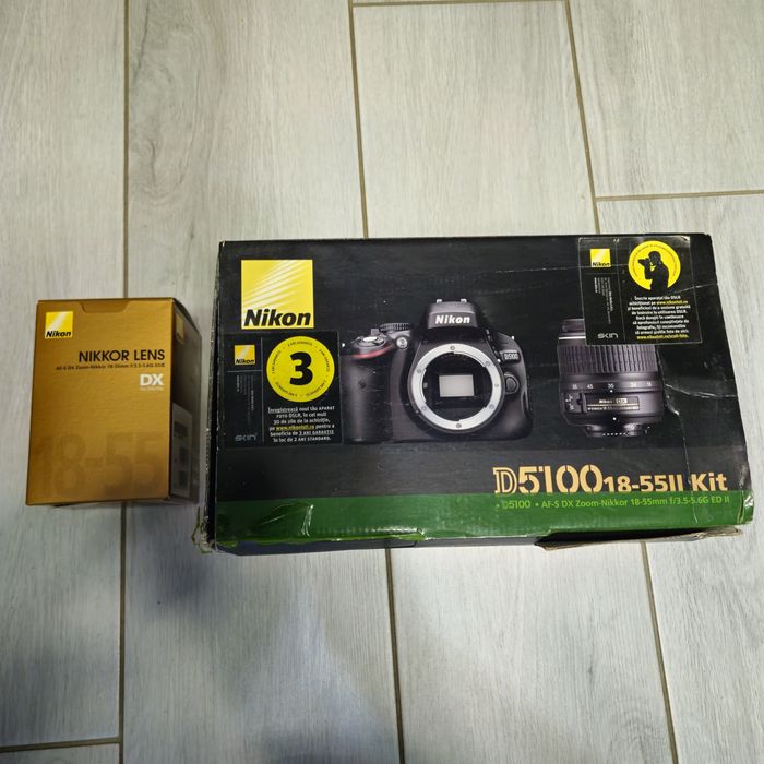 Aparat foto DSLR Nikon D5100 si blitz Yougnuo