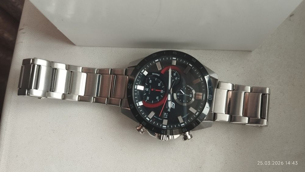 Часы кварцевые новый