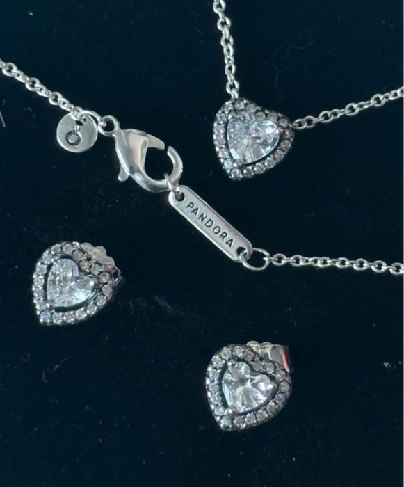 Set Pandora din argint 925 – colier și cercei cu inimă