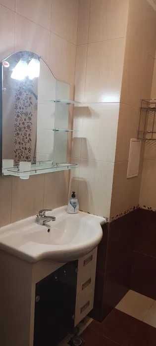 Дава се под наем Тристаен апартамент в Бургас, Зорница - 90 кв.м за 216.75 € - Снимка #1