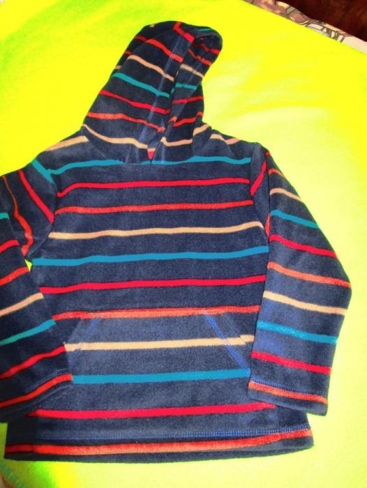 Лот от две поларени блузи-общо12лв.