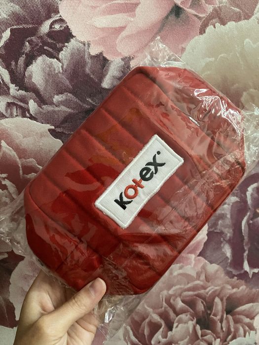 Продам косметичку новая