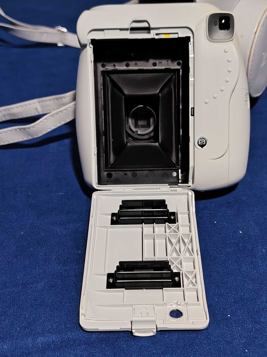 FUJIFILM Instax Mini 9, aparat foto instant, cu husă originală.