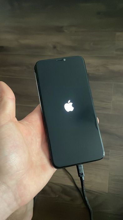 Vand doua iphone xs max