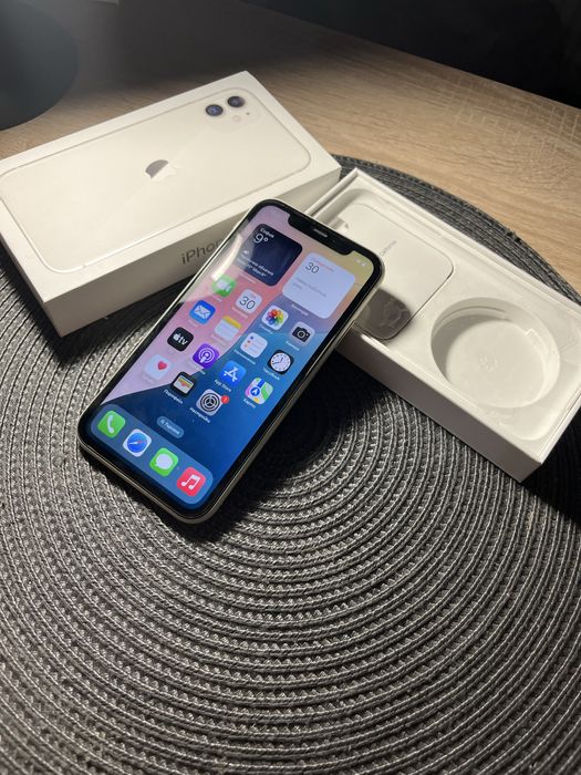 Здравейте продавам Iphone 11 white