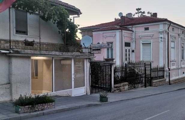 Дава се под наем Магазин в Свищов - 30 кв.м за 91.8 € - Снимка #1