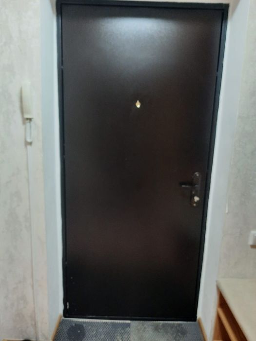 Продаем входную дверь