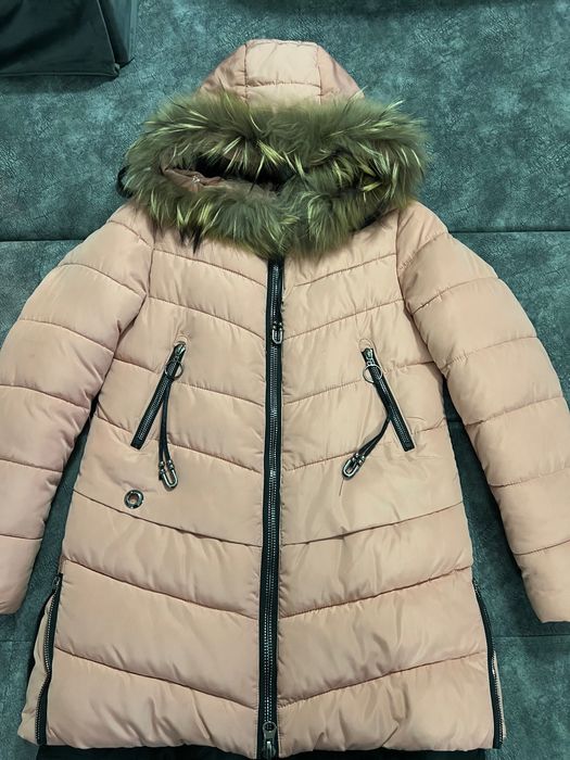 Продам зимнюю куртку для девочки подростка