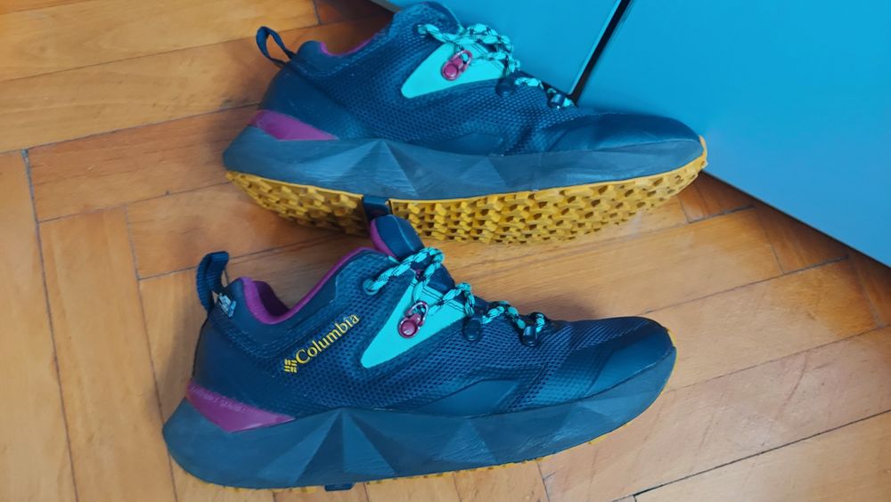 Vând Columbia Facet 60  38