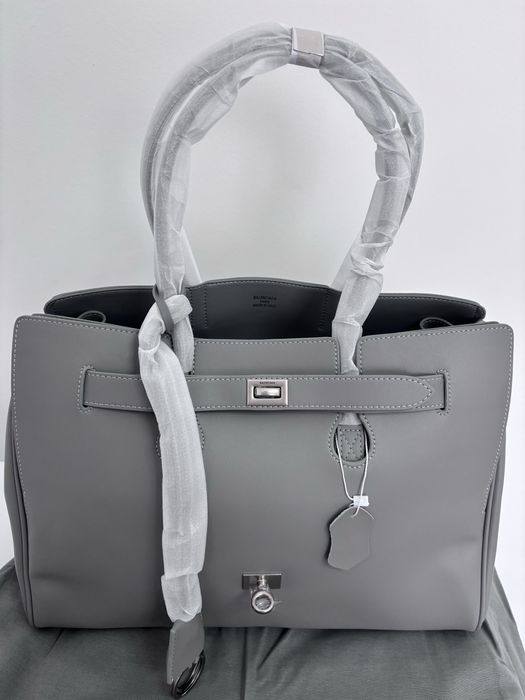 Продам сумку серую , очень красивую