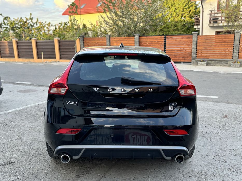 Volvo v40 R design model 2017
