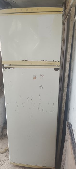 Холодильник рабочий сатылады.