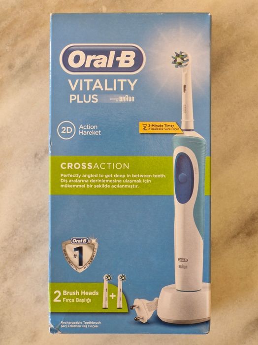 Електрическата четка за зъби Oral-B Vitality Plus CrossAction