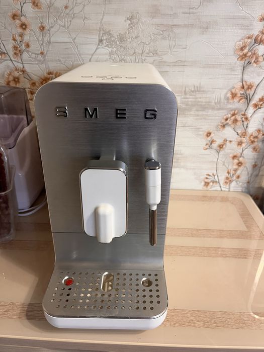 Кофе машина SMEG
