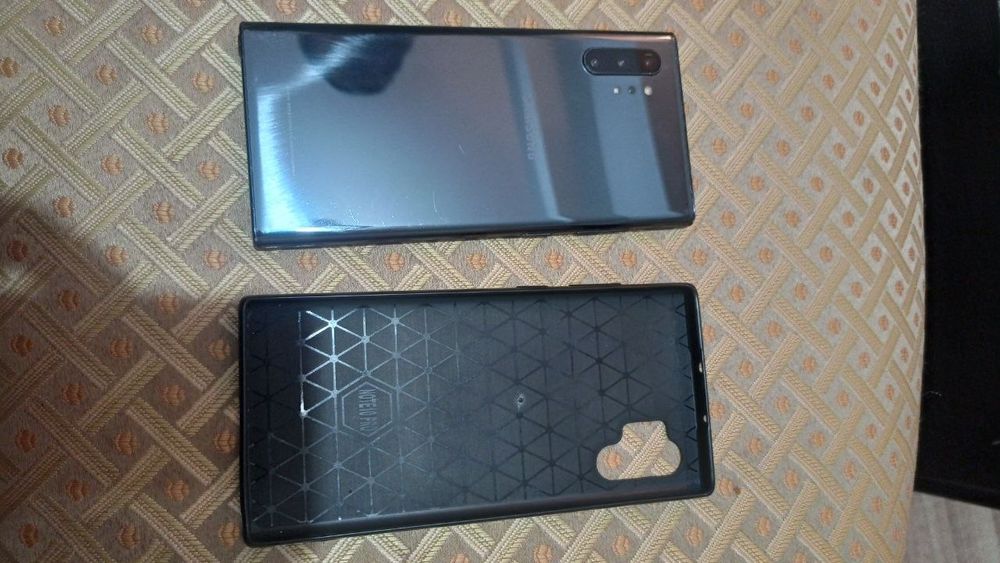 Obmen Samsung Note 10+.  12+8/512