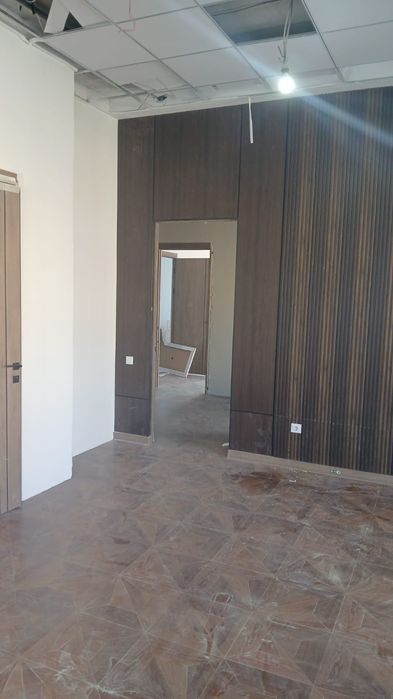 Обои и багет покраска