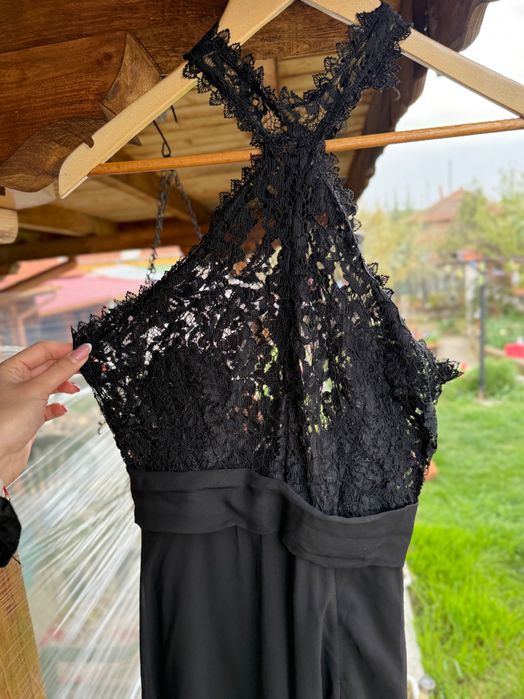 Дълга черна рокля