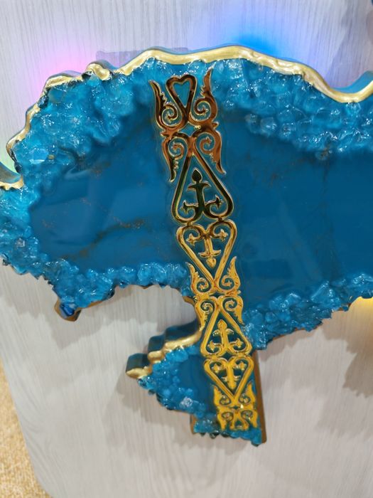 Продам часы. Ручная работа.