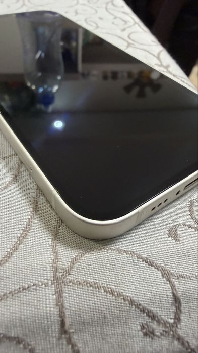 IPhone 12 , неразличим от нов, батерия  много добре, външен вид  супер