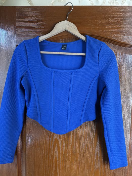 Син кроп топ по тялото