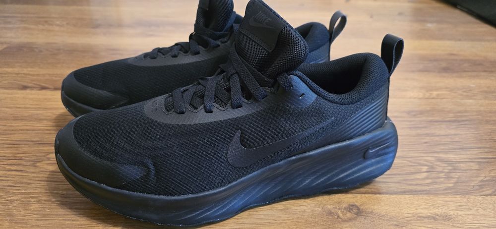 Чисто нови маратонки NIKE унисекс