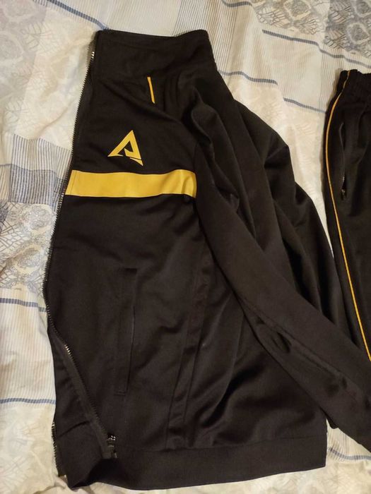 Спортен мъжки екип