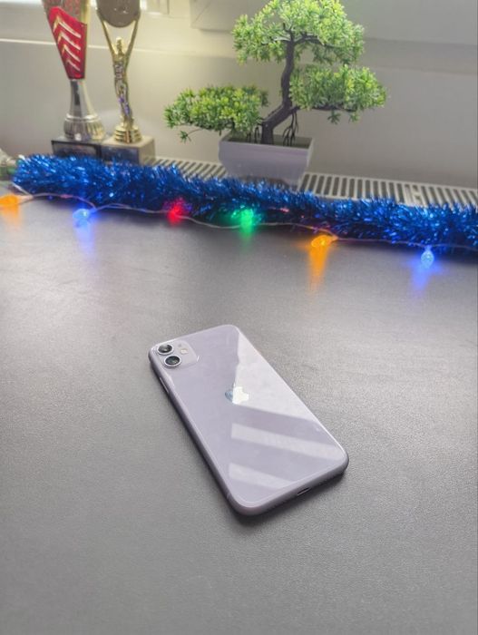 iPhone 11 64 GB (Като нов!)