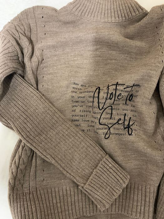 Дамски зимен пуловер