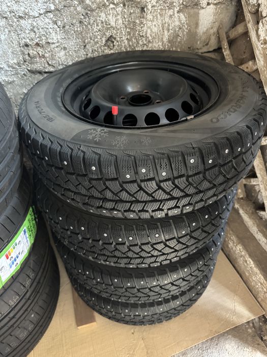 Комплект колес на Кобальт R14 185/70 состояние новое зимние