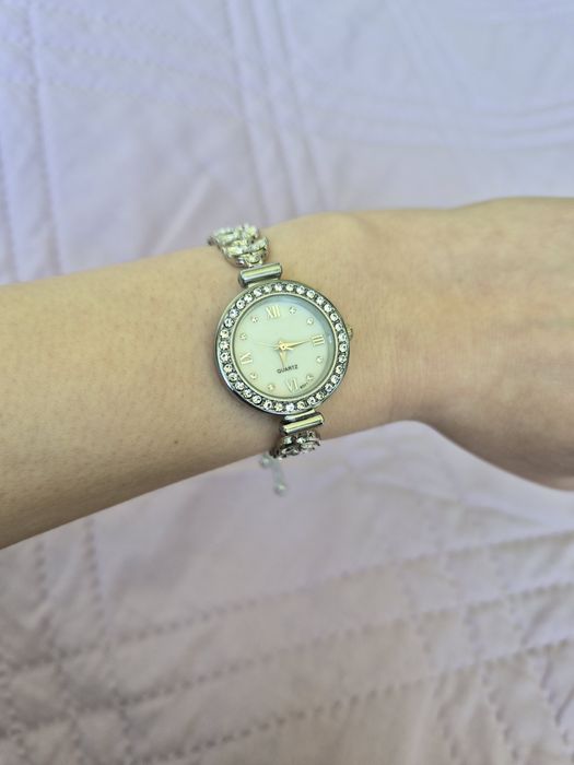 Дамски сребрист часовник