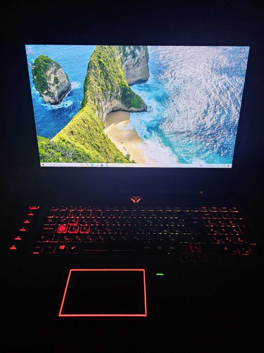 Predator  17.3 / 75hz /  gtx 980 8gb