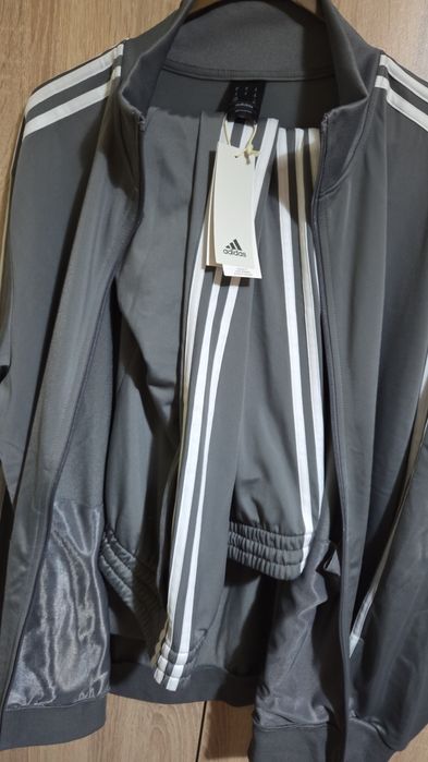 Чисто нов оригинален мъжки екип Adidas