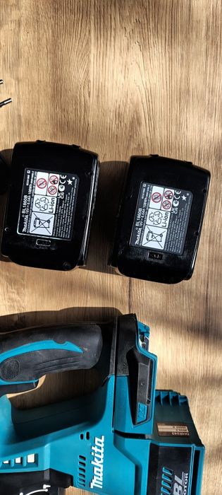 Set rotopercutor makita dhr 243nou ! Se vinde cu tot ce se vede in poze