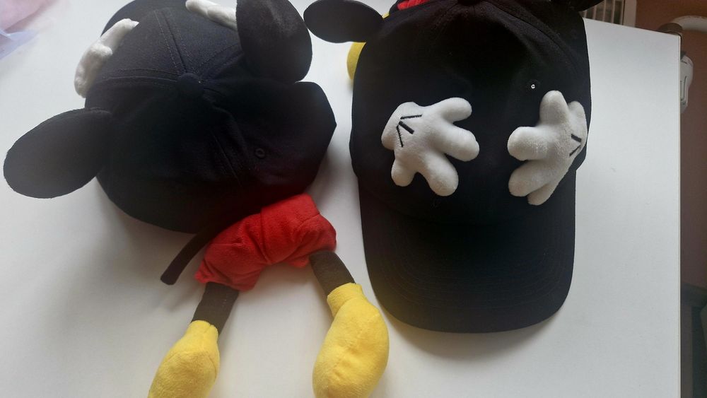 2 шапки с козирка Мики Маус Дисни Disney