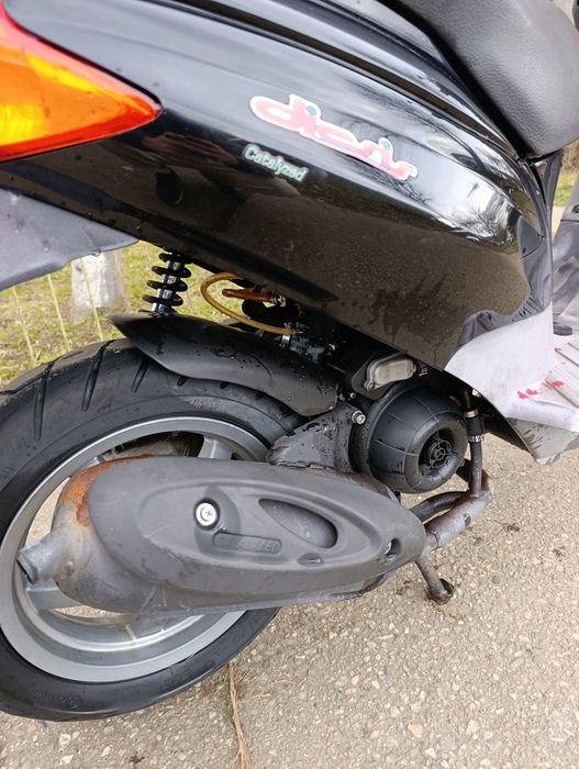 Vând scuter  super bun