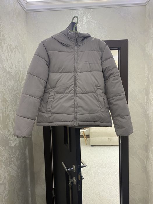 Kurtka sotiladi 150 min   sost  yaxwi