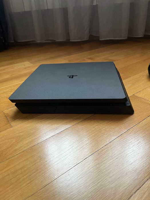 Playstation 4   + 2 контролера