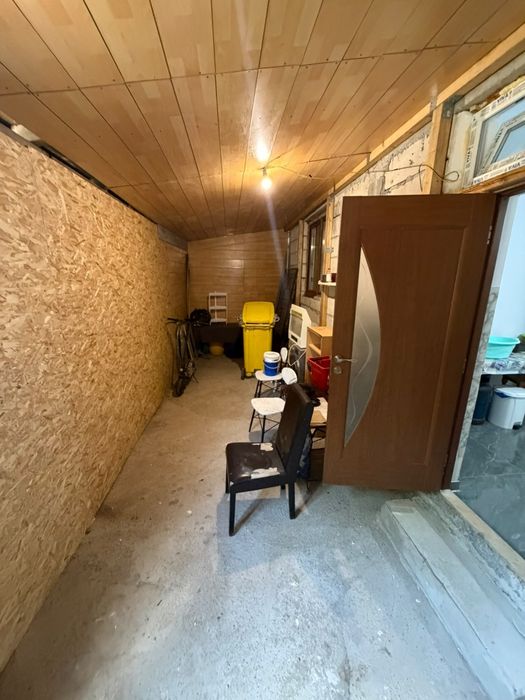 Inchiriez Casa la curte , 350mp , toate utilitatile , totul nou.