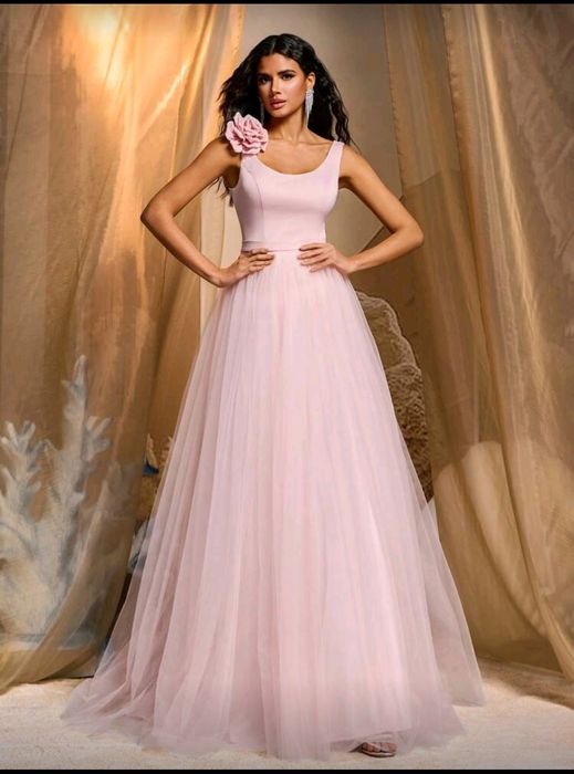 Красива лятна розова рокля с гол гръб