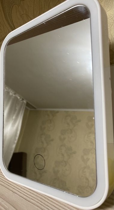 Зеркало настольное с подсветкой.