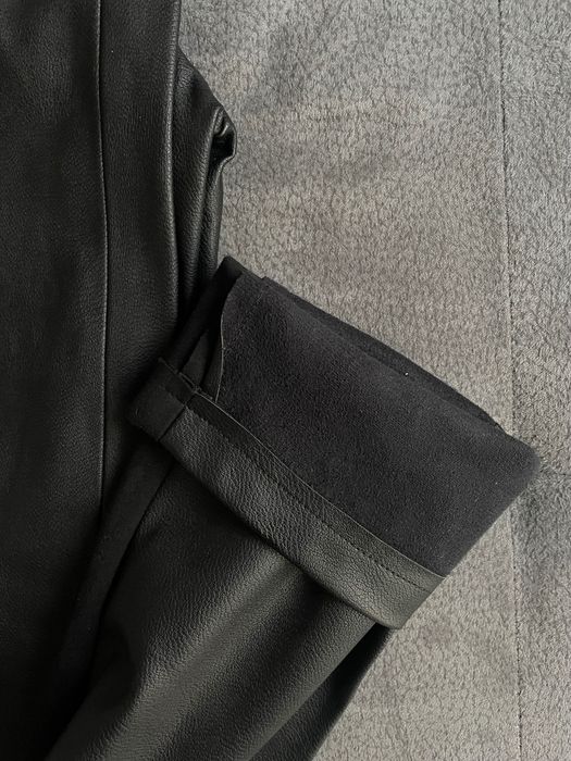 Черен кожен клин с цип ZARA