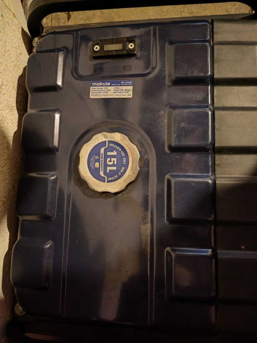 Бензиновый генератор 3 кВт Makute