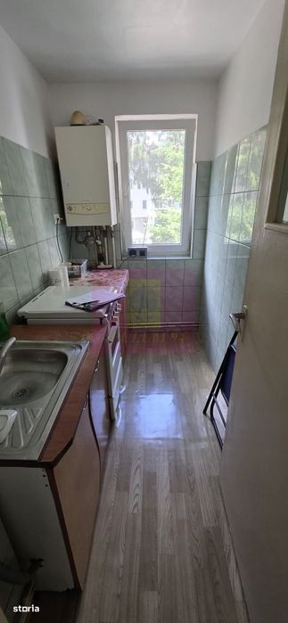 Apartament 3 camere de vanzare in Campina