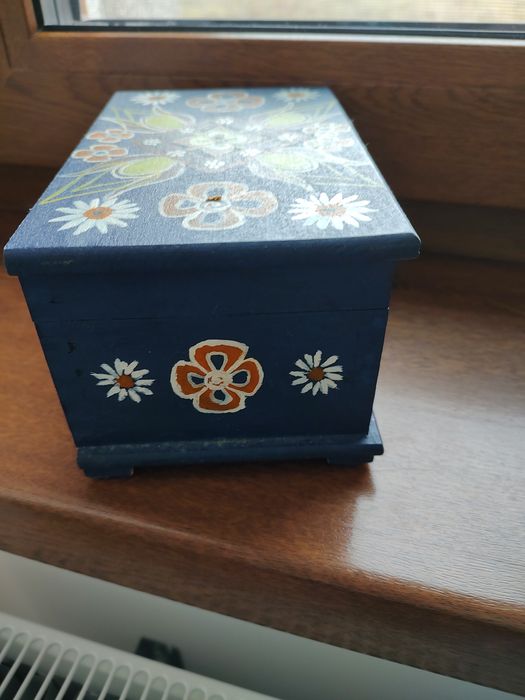Cufăr / cutie din lemn pt bijuterii pictata manual