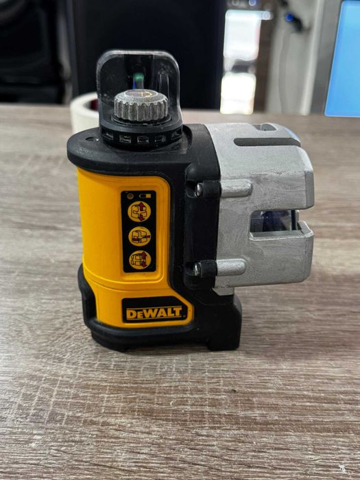 Линеен лазерен нивелир DEWALT DW089K