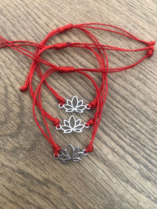 Три ръчнонаправени гривни с лотос