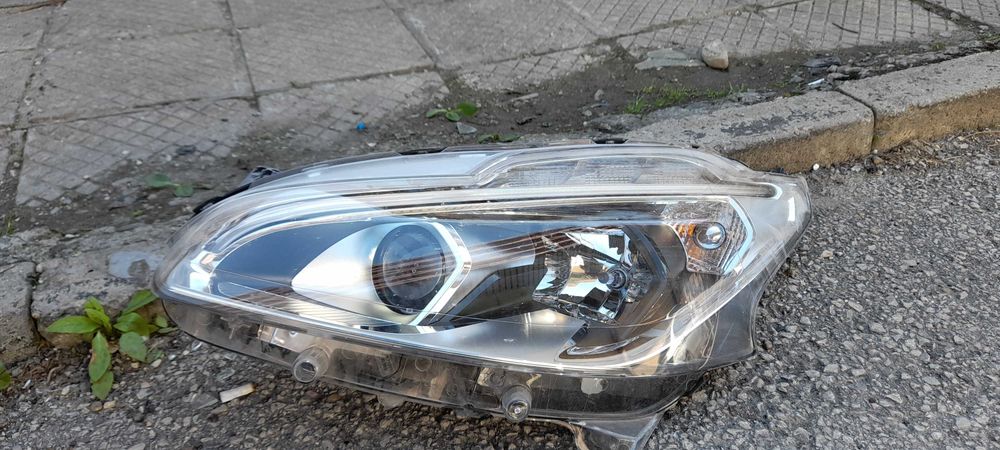 Фар за пежо 208.